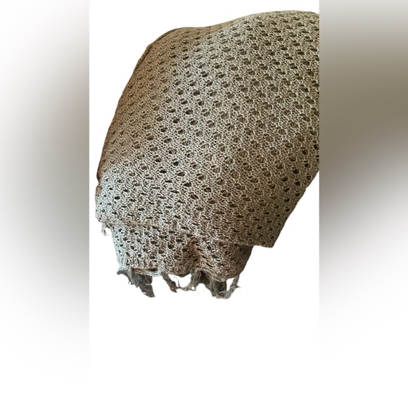 Lularoe The Mimi gray Open Knit fringe trim scarf shawl. One size. - Picture 5 of 7